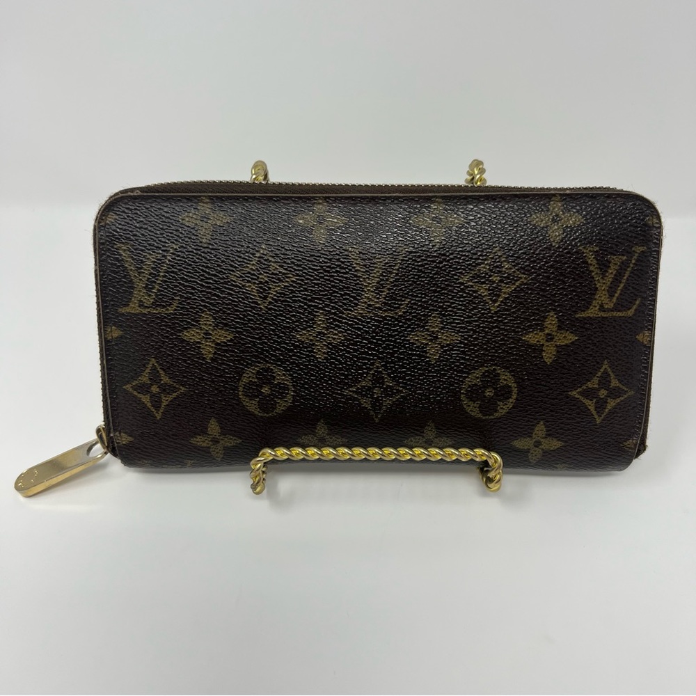 LOUIS VUITTON Zippy Wallet